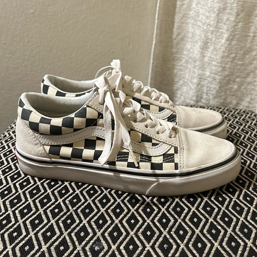 Women’s vans size 6.5 white with checkers old skool